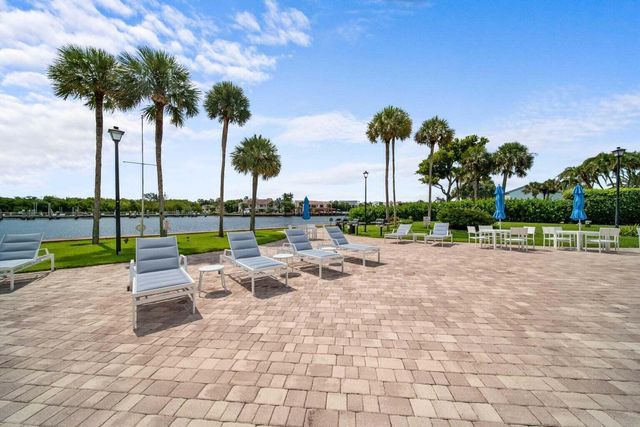 859 Jeffery Street 212, Boca Raton, FL 33487