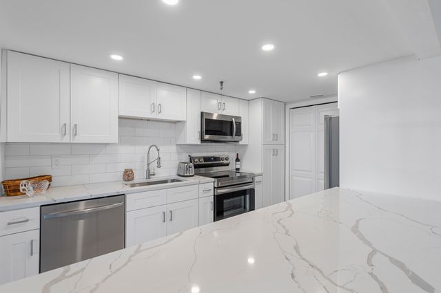 859 Jeffery Street 212, Boca Raton, FL 33487