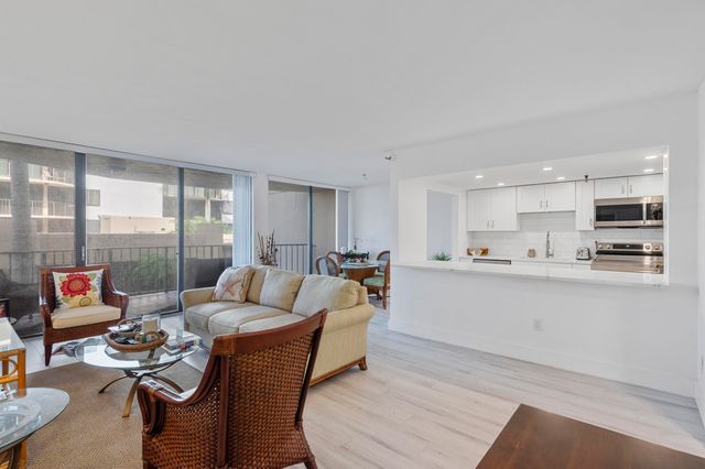 859 Jeffery Street 212, Boca Raton, FL 33487