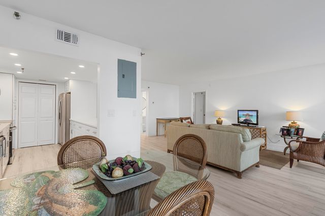 859 Jeffery Street 212, Boca Raton, FL 33487