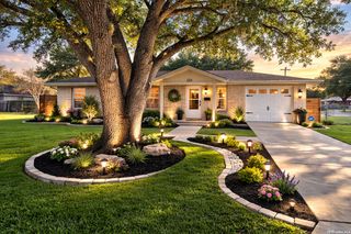 1215 W Crockett, Beeville, TX 78102