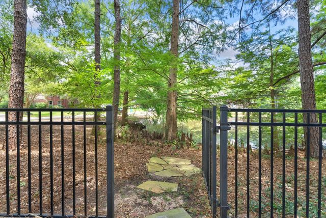 81 S Hidden View Circle, The Woodlands, TX 77381