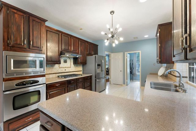 81 S Hidden View Circle, The Woodlands, TX 77381