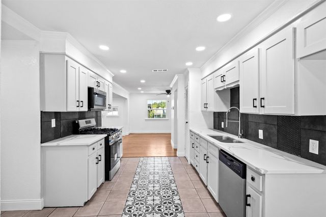 1100 E Bowie Street, Fort Worth, TX 76104