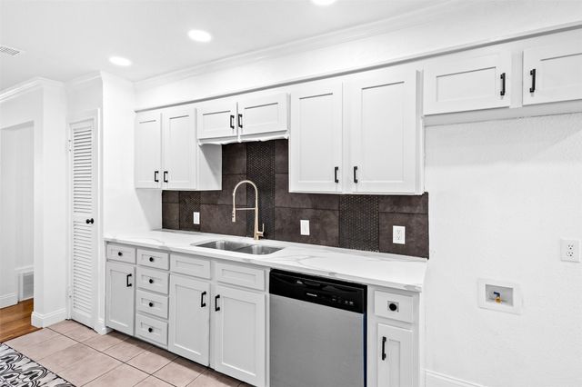 1100 E Bowie Street, Fort Worth, TX 76104