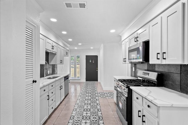 1100 E Bowie Street, Fort Worth, TX 76104