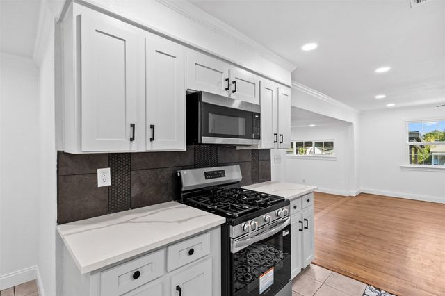1100 E Bowie Street, Fort Worth, TX 76104