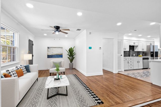 1100 E Bowie Street, Fort Worth, TX 76104