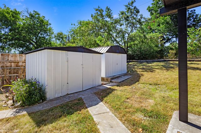 1100 E Bowie Street, Fort Worth, TX 76104