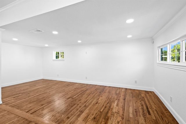 1100 E Bowie Street, Fort Worth, TX 76104