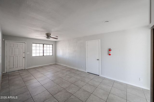 8201 W EARLL Drive, Phoenix, AZ 85033