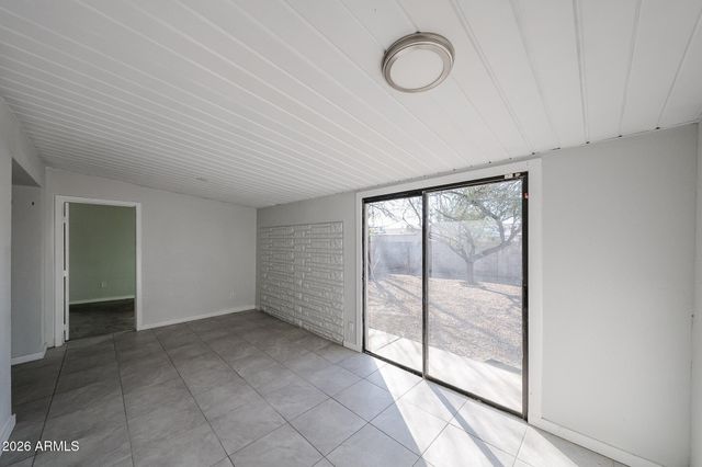 8201 W EARLL Drive, Phoenix, AZ 85033