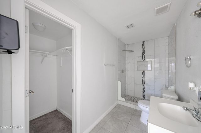 8201 W EARLL Drive, Phoenix, AZ 85033