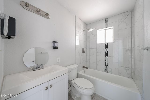 8201 W EARLL Drive, Phoenix, AZ 85033