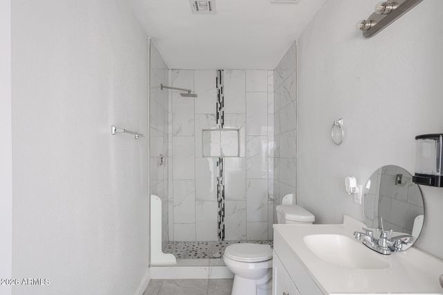 8201 W EARLL Drive, Phoenix, AZ 85033