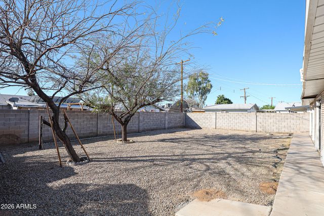 8201 W EARLL Drive, Phoenix, AZ 85033