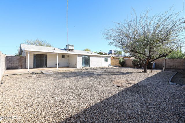 8201 W EARLL Drive, Phoenix, AZ 85033