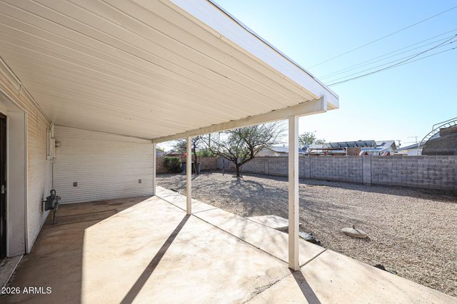 8201 W EARLL Drive, Phoenix, AZ 85033