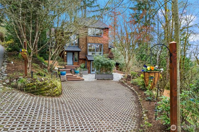 373 Mount Defiance Circle SW, Issaquah, WA 98027