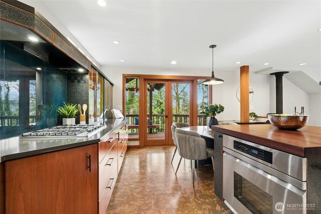 373 Mount Defiance Circle SW, Issaquah, WA 98027