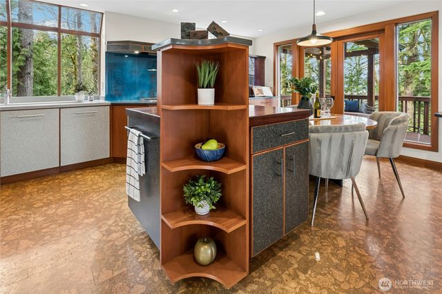 373 Mount Defiance Circle SW, Issaquah, WA 98027