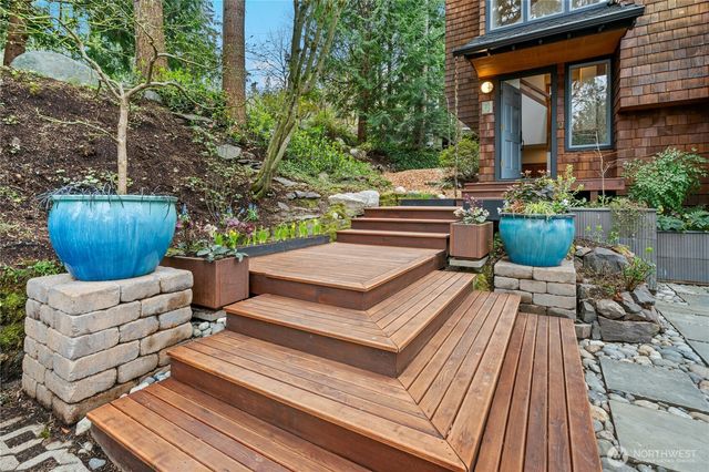 373 Mount Defiance Circle SW, Issaquah, WA 98027