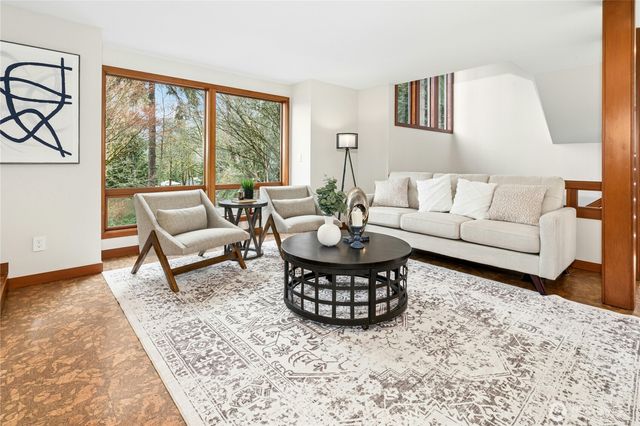 373 Mount Defiance Circle SW, Issaquah, WA 98027