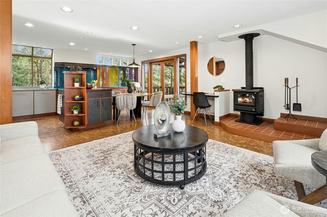 373 Mount Defiance Circle SW, Issaquah, WA 98027