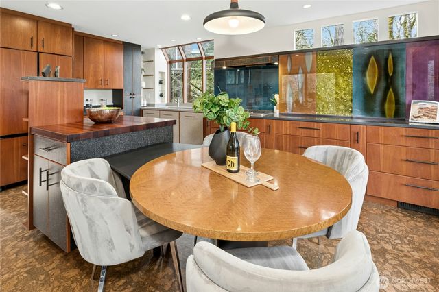 373 Mount Defiance Circle SW, Issaquah, WA 98027