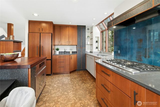 373 Mount Defiance Circle SW, Issaquah, WA 98027