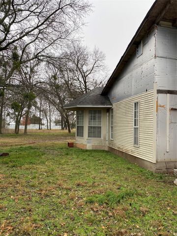 402 Locust, Whitewright, TX 75491