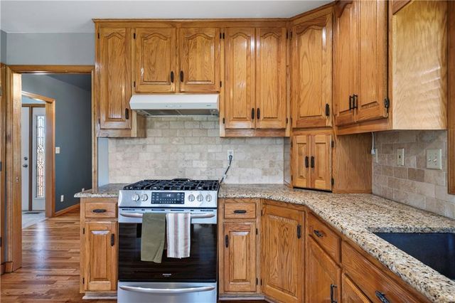 1720 Paddock Drive, Kearney, MO 64060