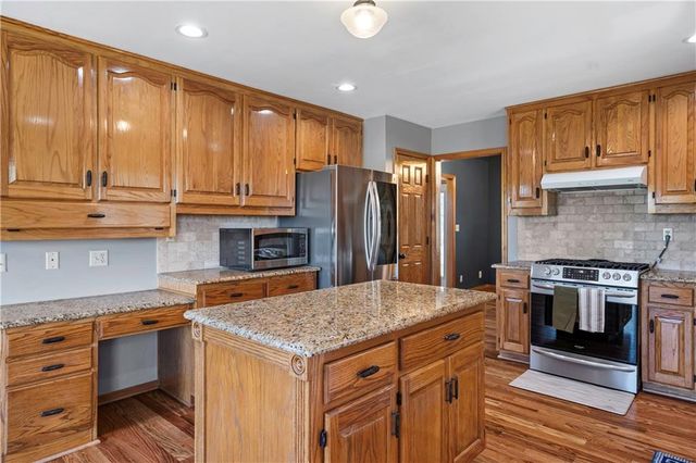 1720 Paddock Drive, Kearney, MO 64060