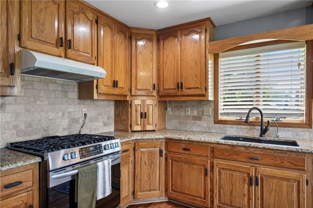 1720 Paddock Drive, Kearney, MO 64060