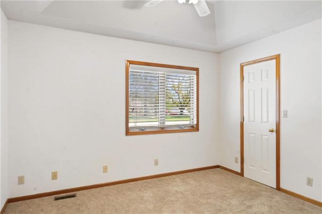 1720 Paddock Drive, Kearney, MO 64060