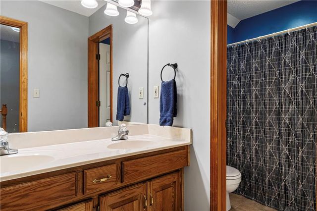 1720 Paddock Drive, Kearney, MO 64060