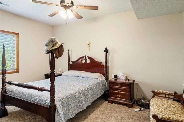 1720 Paddock Drive, Kearney, MO 64060
