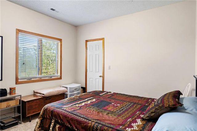 1720 Paddock Drive, Kearney, MO 64060