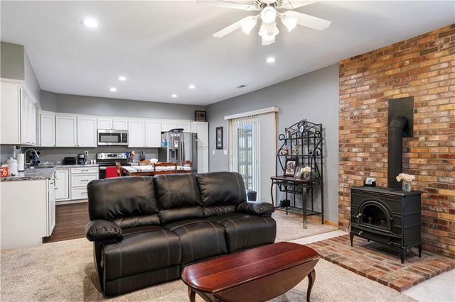 1720 Paddock Drive, Kearney, MO 64060
