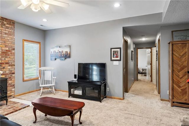 1720 Paddock Drive, Kearney, MO 64060