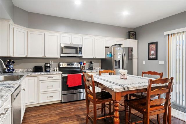 1720 Paddock Drive, Kearney, MO 64060