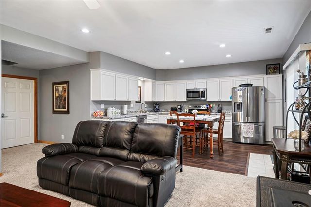 1720 Paddock Drive, Kearney, MO 64060