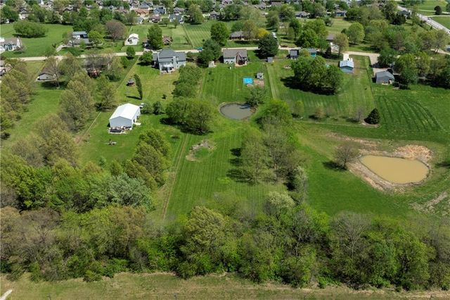 1720 Paddock Drive, Kearney, MO 64060