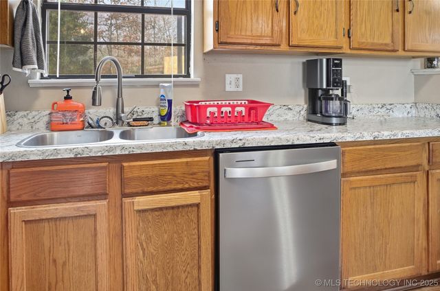 474677 E 611, Watts, OK 74964