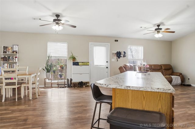 474677 E 611, Watts, OK 74964