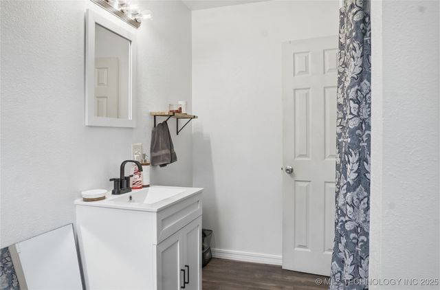 474677 E 611, Watts, OK 74964