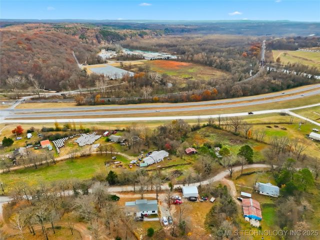 474677 E 611, Watts, OK 74964