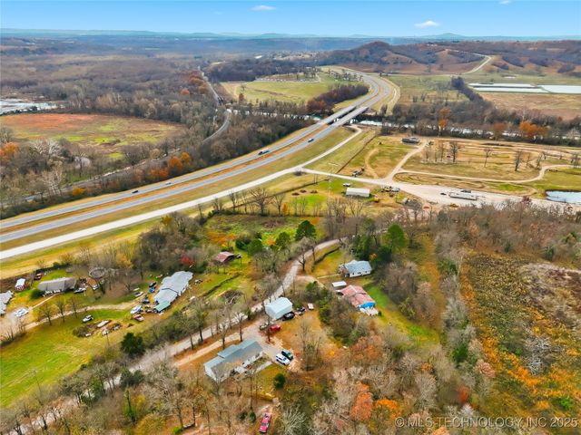 474677 E 611, Watts, OK 74964