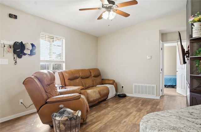 474677 E 611, Watts, OK 74964