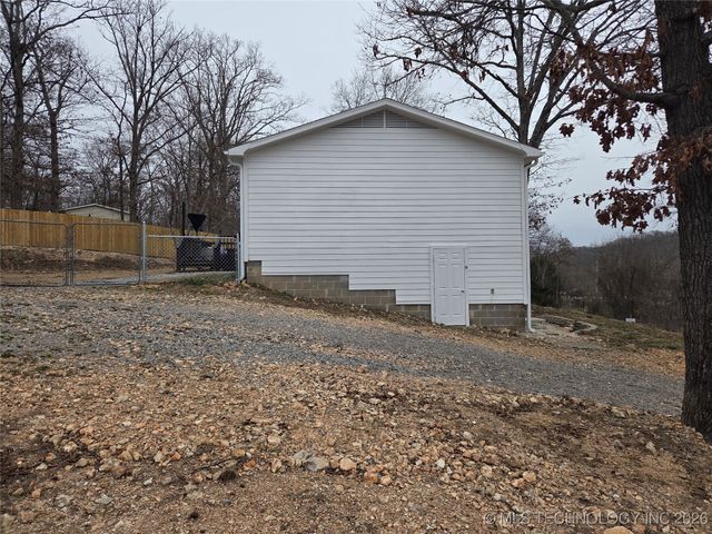 474677 E 611, Watts, OK 74964